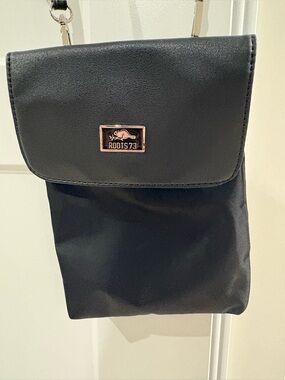 Roots 73 Black Nylon & Faux Leather Crossbody Bag with magnetic closure - EUC